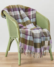 Load image into Gallery viewer, WR122 Lambswool Throw Avoca
